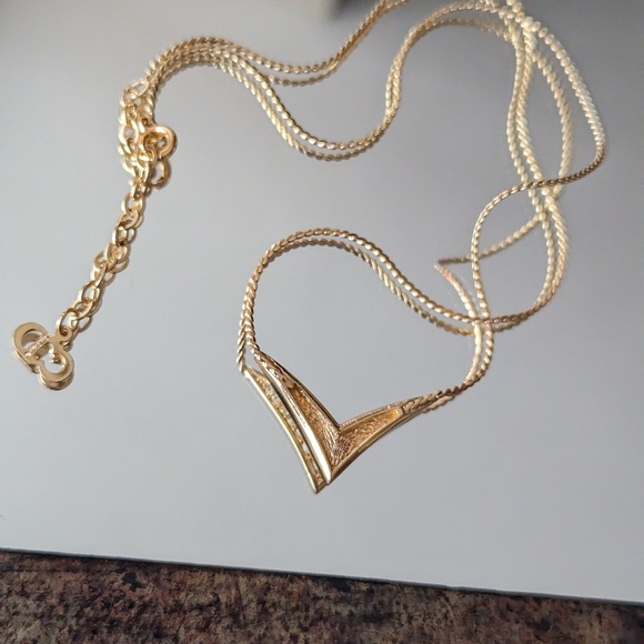 💥2PCS💯DIOR CRYSTAL V COLLAR NECKLACE (earrings sold) - Picture 5 of 6